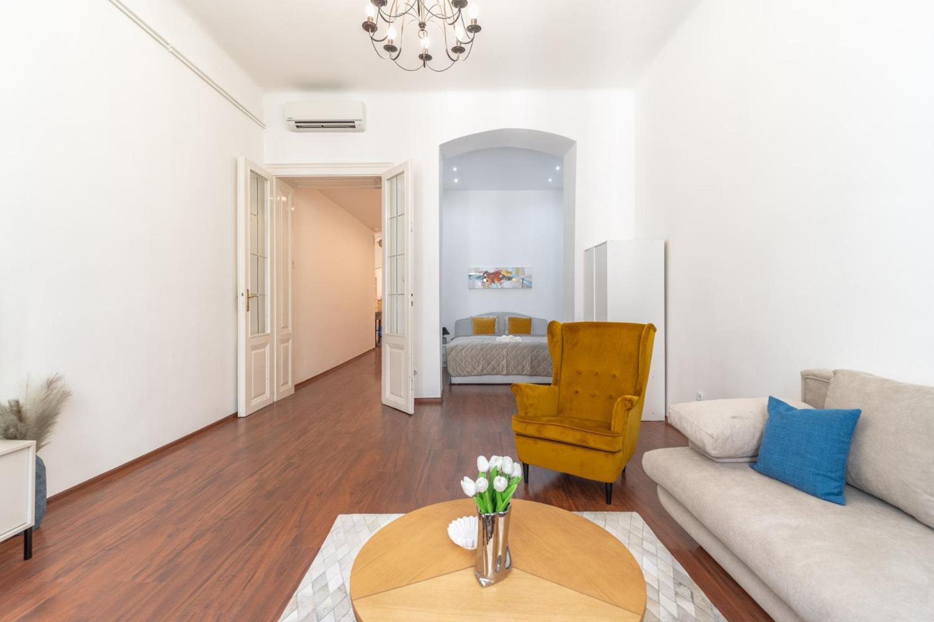 Deluxe And Cozy City Center Suite For 8Ppl Boedapest Buitenkant foto